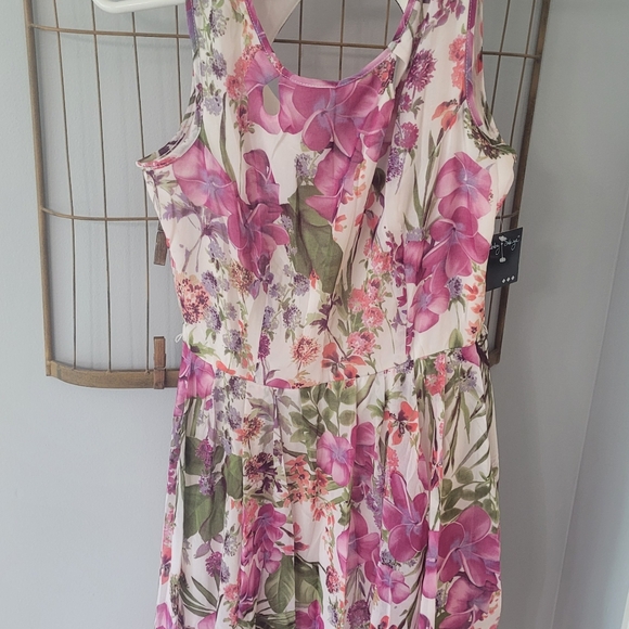 Gabby Skye Wedding Guest Dress 12 - Picture 2 of 10